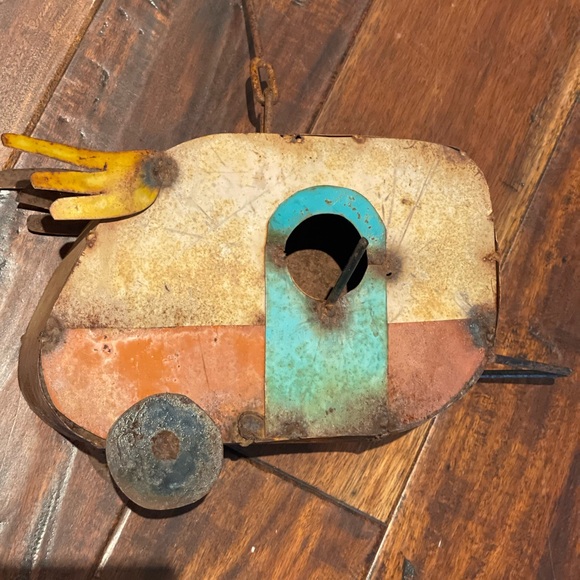 - Metal Yard Art Rustic Travel Trailer w/ wings hanging bird feeder Outdoor‎ - Picture 4 of 10